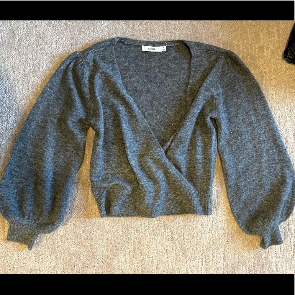JustFab Sweater Bell Sleeve Gray Deep V Neckline Size Small